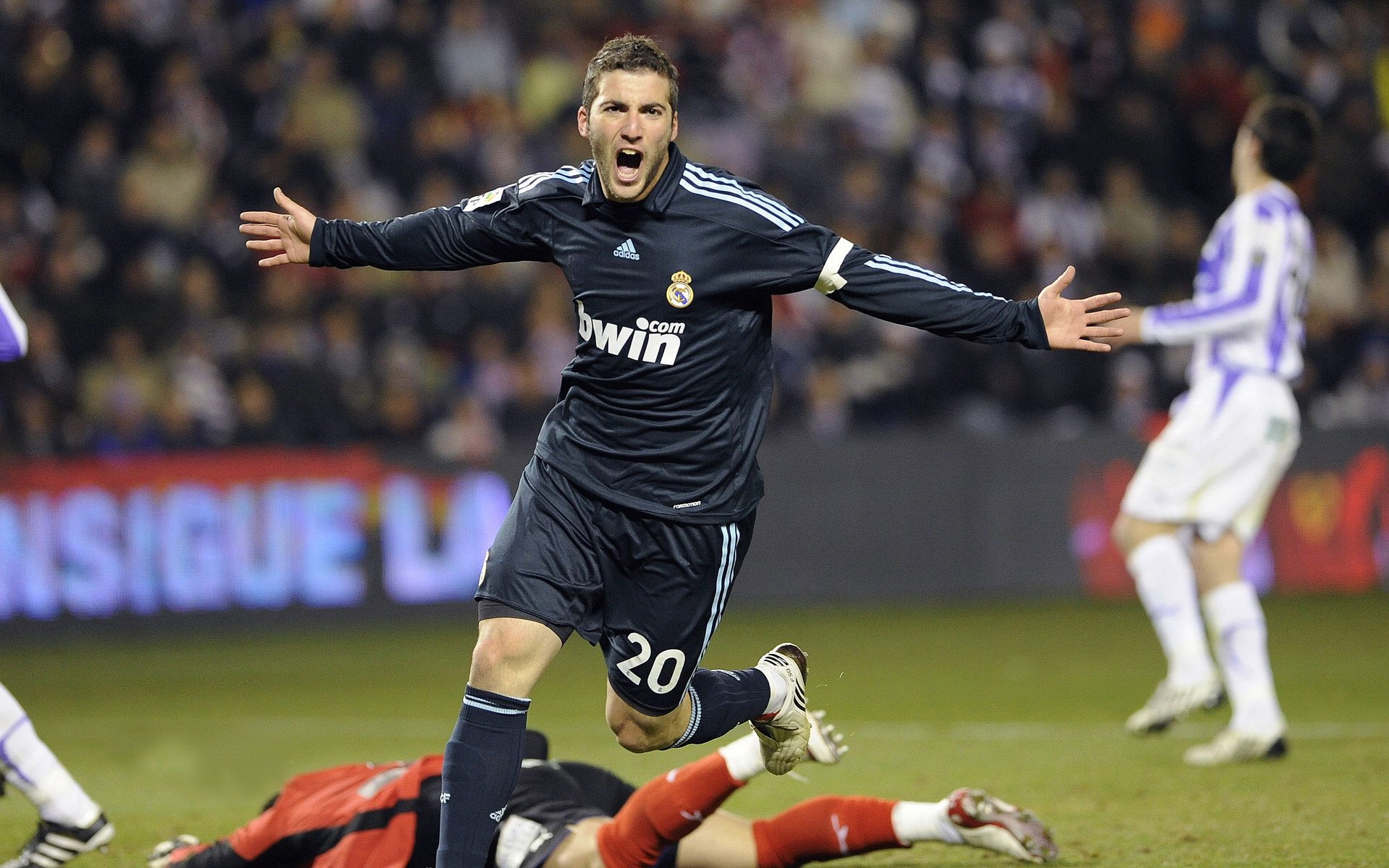 里尔在法国联赛中遭遇困境,排名有所下降,法甲-里尔